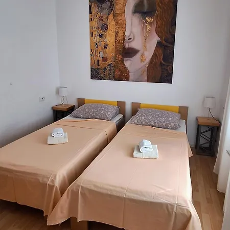 Sunny Stretto * Tisno