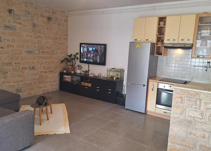 Sunny Stretto * Tisno